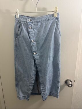 Light Blue Denim Button-Front Midi Skirt. Madewell size 26